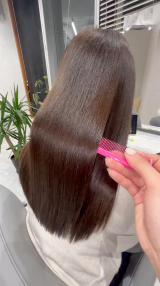 縮毛矯正されている方でもここまで艶々に
ぜひ一度ご相談ください