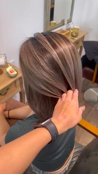 ミディアム カラー Felice Erikaのヘアスタイル
