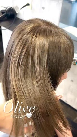 セミロング amy .のヘアスタイル