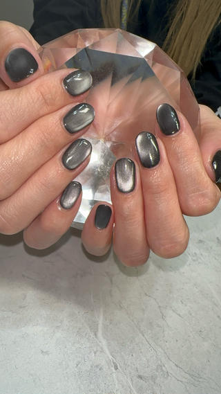 BLACKマグネットネイル️
キラキラでおすすめです
