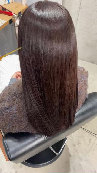 カラーにキューティクルの擬似保護膜、艶感アップ、色もちアップの薬剤をミックスしてます
 