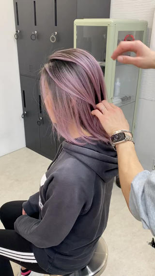 ミディアム カラー ネイル マツエク・マツパ アイブロウ ハイライト、レイヤー カット/西梅田/中西のヘアスタイル