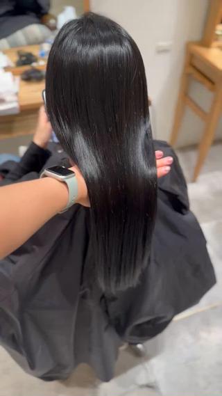 ロング カラー 安丸 結夏のヘアスタイル