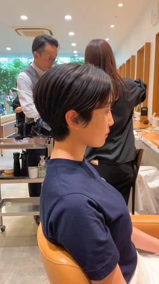 コンパクトなハンサムショート＾＾︎

お肌が見える所を軽くしているので透け感がかわいい︎

・ショート、ボブにしてみたい
・毛量が多い
・ドライヤーの時間を短縮させたい
・小顔になりたい
・頭の形を綺麗にしたい
・自分で簡単にスタイリングしたい
etc...
.
是非一度お任せください！！

なりたいイメージ、スタイルが決まってなくても大丈夫です！

お悩みに親身になり！お客様の雰囲気やどう見られたいかをしっかり共有して1番似合うヘアを提案致します！

【学生様平日限定】で50%オフです＾＾

Instagram→humi532

ショートにしたい方是非ご予約お待ちしております＾＾♪ 