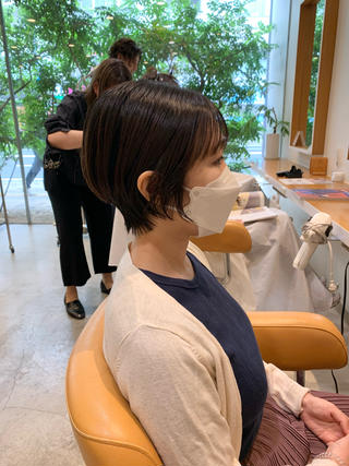 襟足の強い浮きぐせでショートがしっくりこない

正面から見た時に広がる

こんなお悩みの方いませんか？

是非いらしてくださいませ＾＾

・ショート、ボブにしてみたい
・毛量が多い
・ドライヤーの時間を短縮させたい
・小顔になりたい
・頭の形を綺麗にしたい
・自分で簡単にスタイリングしたい
etc...
.
是非一度お任せください！！

なりたいイメージ、スタイルが決まってなくても大丈夫です！

お悩みに親身になり！お客様の雰囲気やどう見られたいかをしっかり共有して1番似合うヘアを提案致します！

【学生様平日限定】で50%オフです＾＾︎

ショートにしたい方！

撮影モデル興味がある方！

是非＾＾

お気軽にご相談くださいませ！ 