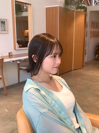 切りっぱなし2wayボブ＾＾︎


気分に合わせて内巻き、外ハネ両方出来るスタイルです

顔まわりやサイドの後れ毛で小顔に見えたり！

暑くなって結えても可愛かったり！

変わるので！ご相談ください＾＾︎


ご予約お待ちしております 