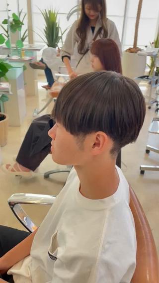 ストレートでボリュームを抑え、似合わせカットでかっこいい仕上がりです 