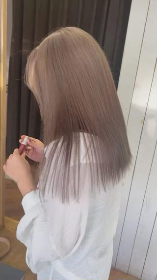 ロング カラー ミルクティーベージュ outaのヘアスタイル