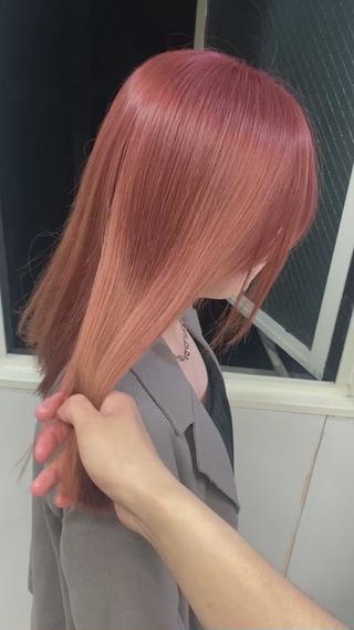 ミディアム ミルクティーベージュ outaのヘアスタイル