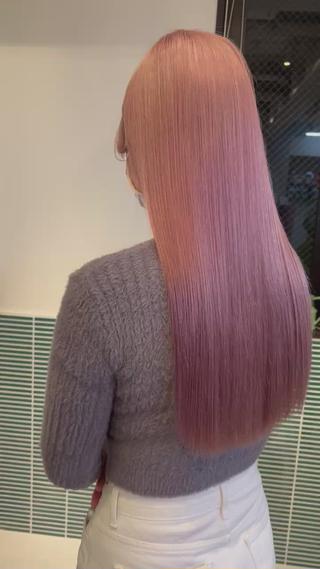 ロング ミルクティーベージュ outaのヘアスタイル