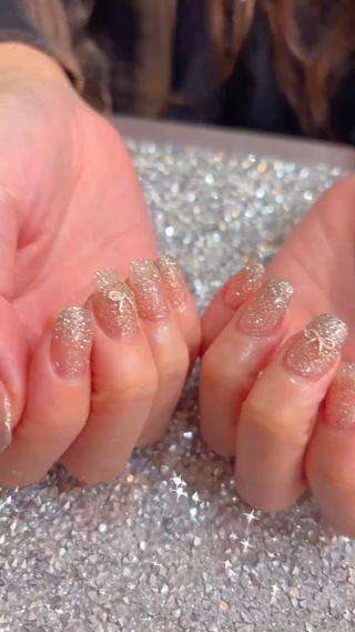 キラッキラのラメに、可愛いリボンパーツ

リボンパーツ一つ300円 