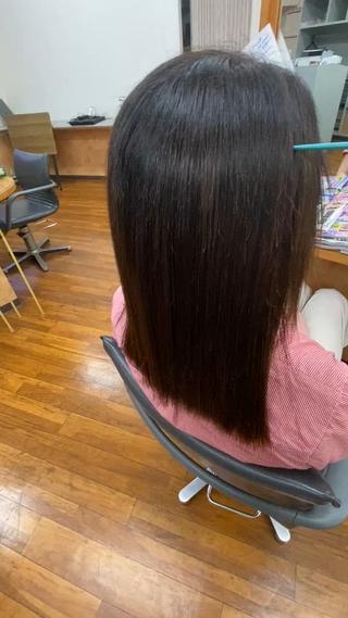 【 美髪カラー(ヘアカラー) 】

ヘアカラーなのにこの仕上がり♪

ヘアカラーをしながら髪質改善

毎月の白髪染めで傷んだ髪でも安心です 