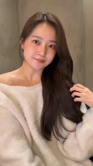 ️layer cut × brown grayge️

柔らかく動きのあるレイヤーカット
カラーは赤みのない10トーンのブラウングレージュ. 