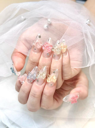 大人気！クリアデザイン
長さだしとの境目はピンクベージュのチークネイルで馴染ませています！
定額でこのパーツ量は都内希少です♡ 