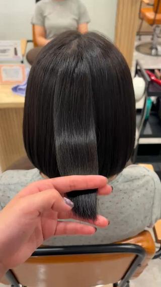 艶々カラーしませんか？
夏も冬も大人気の透明感あるカラー
赤みを抑えながら艶々透明感を出すことが出来ます 