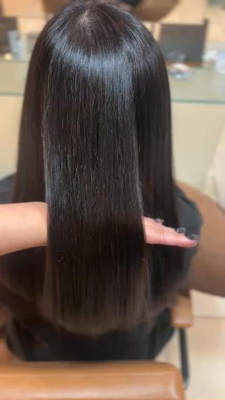 ケアカラー+トリートメント
ケアをしながらカラーをすることでダメージを抑制してくれます！ 