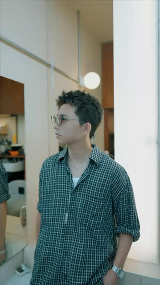 ナチュラルショート

ピンパーマで自然なクセ感。 