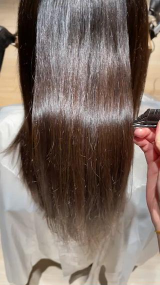 セミロング 艶カラー/アレンジ/ はまぐちうみのヘアスタイル