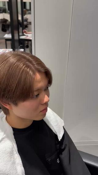 ブリーチ1回でできるミルクティーベージュ
オールシーズン人気を誇るミルクティーベージュ
安定に人気なカラーになってます！

メンズ・レディースでもカラー可能ですよでご相談ください 