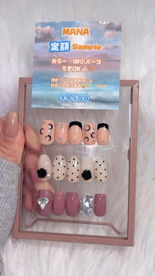定額ネイル ̖́-‬

全てカラー変更OKです⟡.·

1番下のデザインのみ、親指パーツ変更OK ̖́-︎ 