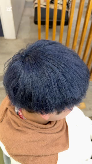 色落ちがグレーになるブルーカラーです！

ブリーチ1回で仕上げています！

色落ちまで綺麗にしたい方にオススメのカラーです 