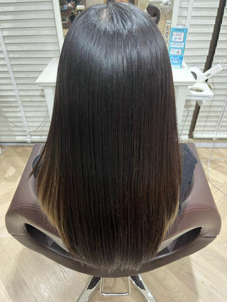 超ロングの美髪矯正！
根本から毛先まで均一にストレートにしてます！ 