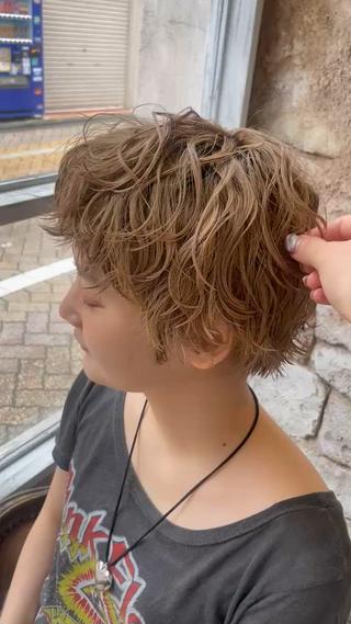 ショート パーマ カライング所属・🦖ショート特化🦖 izumiのヘアスタイル