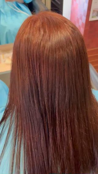 8トーンのピンクベージュ。毛先の2液に2%にする事で低アルカリで発色の良い色味に。