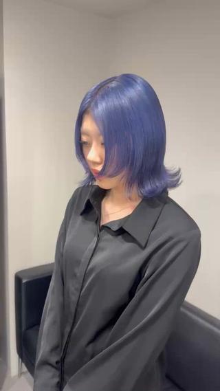 顔周りレイヤー内巻きに入れて外ハネで仕上げました
この夏ブルーカラーオススメです 