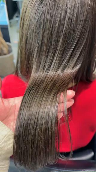 セミロング カラー 名古屋レイヤーカット LORENハダのヘアスタイル