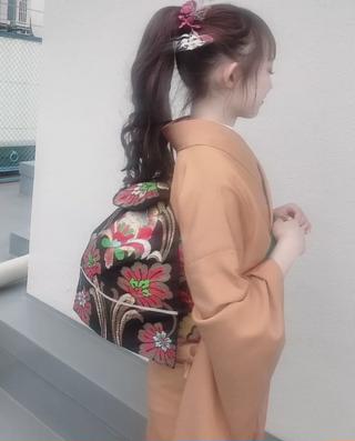 【渋谷駅徒歩5分】【渋谷公会堂５分】
成人式.卒業式も予約承っております
☆ウィッグを使ったロングアレンジ
ウィッグ込みのメニューあります！！
色は３パターン
ダークブラウン.ナチュラルブラウン.ハイトーンブラウンです！！

【成人式当日】
☆ヘアアレンジ＋振袖着付け                             15000円
☆ヘアアレンジ(ウィッグ込み)＋振袖着付け    18000円  ヴィックプレゼントです！！
☆ ヘアアレンジ＋振袖着付け＋メイク              19000円
☆ ヘアアレンジ(ウィッグ込み)＋振袖着付け＋メイク
                                                                              22000円

【当日以外】
☆ヘアアレンジ＋振袖着付け　　　　　　　　13200円

☆振袖着付け＋ヘアアレンジ(ウィッグ込み)　16500円
ヴィックプレゼントです！！

☆ヘアアレンジ＋袴着付け　　　　　　　　　10000円

☆袴着付けのみ　　　　　　　　　　　　　　5000円
☆袴着付け＋ヘアアレンジ(ウィッグ込み)        13000円

︎早朝料金　9時00分前から３０分ごとに500円です。

ヘッドアクセ気になる方
組み合わせ自由な
アクセ販売もしております！！

とても、とても、とても可愛く
こだわりたい方
ご予約お待ちしております

キャンセル料は無料なので
安心して下さい

早めのご予約オススメです！！　

早めにご予約頂いたお客様を優先して
時間をきめています。

LINEでの
打ち合わせ
できます

成人式、卒業式、 入学式の訪問着、 袴、  七五三、 結婚式、 参列、 前撮り、 などなど
も、承っております

渋谷区を中心に出張着付けもしております。
お気軽にお問い合わせくださいませ！！

#フリーランス美容師#成人式#成人式着付け#水引きアレンジ#ドライフラワーヘアアレンジ#金箔ヘアアレンジ#卒業式袴#袴レンタル#振袖レンタル＃袴ヘアセット＃振袖ヘアセット＃袴着付け＃成人式前撮り＃七五三着物着付け#結婚式着付け#渋谷#原宿#表参道#渋谷成人式#渋谷卒業式#渋谷結婚式着付け#渋谷成人式 着付け#渋谷成人式振袖着付け #渋谷公会堂 