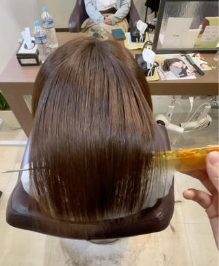 酸性ストレート!
乾かすだけでこの艶感が手に入ります
縮毛矯正を頻繁にかけてるお客様でしたが
酸性ストレートに初挑戦していただき
髪の毛がやわらかくなったと大変好評でした