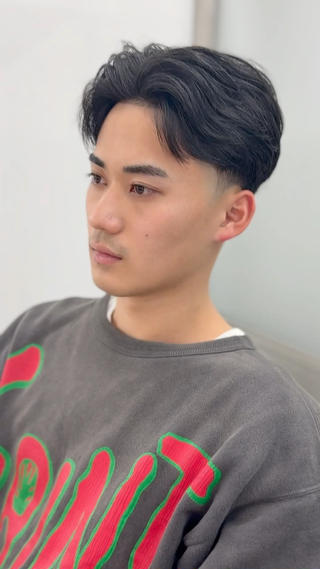 メンズ 梅田茶屋町メンズ フェード　パーマのヘアスタイル