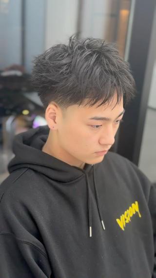 メンズ 梅田茶屋町メンズ フェード　パーマのヘアスタイル