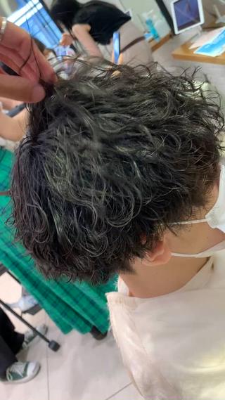 ショート メンズパーマ 岩成健志郎のヘアスタイル