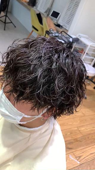 ショート メンズパーマ 岩成健志郎のヘアスタイル