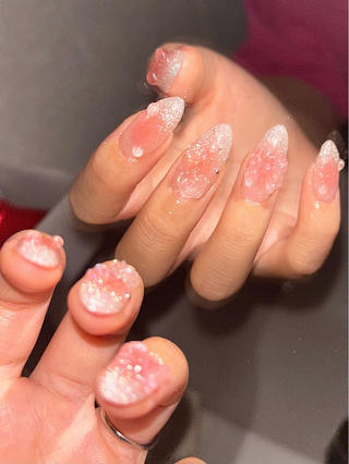 天才的にかわいいネイルしちゃったよ
チークネイルにラメ足して、クリアリボンとバラに
水滴なんか垂らしちゃって
可愛すぎて心臓痛い
.
.
#クリアリボンネイル #クリアネイル #チークネイル  #ワンホンデザイン #ワンホンネイル #韓国ネイル #堺市ネイル #大阪ネイル #美原区ネイル #堺市ネイルサロン
 