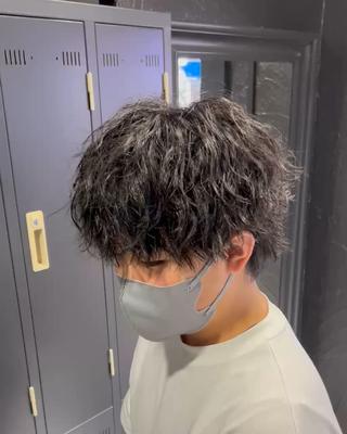 ショート パーマ メンズ 難波/メンズウルフ・ フェザーパーマ鶴田文のヘアスタイル