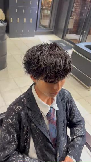 ショート パーマ メンズ 難波/メンズウルフ・ フェザーパーマ鶴田文のヘアスタイル