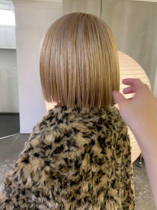 ブロンドベージュ

ダメージレスにベースを整えます️️ 