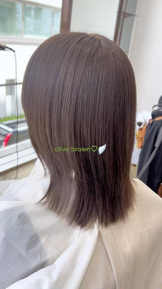 オリーブブラウン
オリーブグレージュ
オリーブカラー
赤み消しカラー 