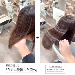 綺麗な髪が、さらに洗練されて見える。

大人女性向け髪質改善縮毛矯正で
髪のまとまりがよくなると、
朝の身支度がぐっと楽になり、
ふと鏡を見たときの印象が
自然と整って見えるように。

ツヤのあるストレートは、
元々の綺麗さを邪魔せずに引き立ててくれるから、
職場でもお出かけでも、
どんな瞬間も“きちんと感”が続く。
派手ではないけれど、毎日の中でふっと感じる
「なんか今日、私いい感じ」というあの感覚を、
そっと積み重ねてくれる仕上がり。

無理をしない自然な美しさを求める大人の女性へ。 