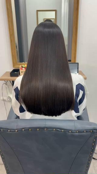 人気のストリートメント
　　
　　自然な質感の縮毛矯正︎
　　 