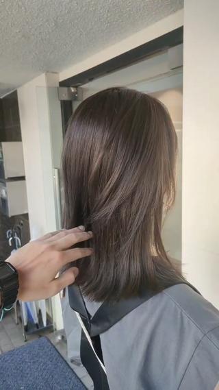 セミロング ⭕鏡のような劇艶× 自然なストレート⭕️のヘアスタイル