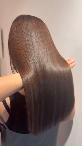 ロング ⭕鏡のような劇艶× 自然なストレート⭕️のヘアスタイル