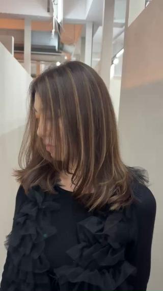 セミロング カラー ハイライト／髪質改善 裕樹のヘアスタイル