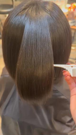 サラツヤ縮毛矯正✮
髪の毛の広がりやうねりが気になる方是非1度お試しください♪