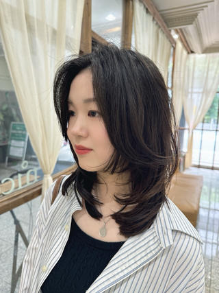 ロングからばっさりミディアムレイヤーにイメチェンしたお客様
すごくお似合いです
続きは次の投稿をご覧ください!