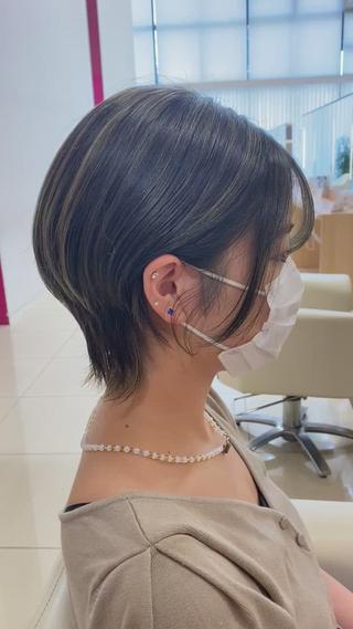 細いハイライトにショートウルフでクールに 