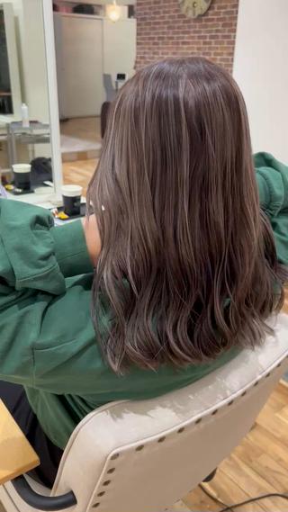 セミロング カラー 笹江 瑞穂のヘアスタイル